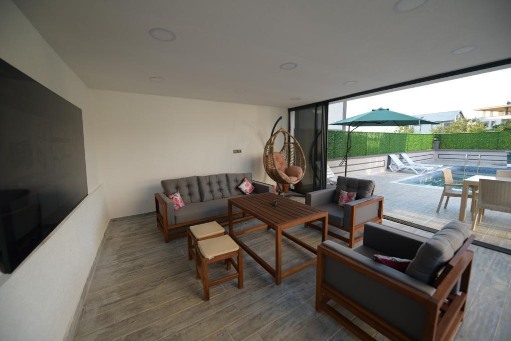 ARAKLI HÜRRİYET MAHALLESİNDE HAVUZLU LÜKS SATILIK VİLLALAR